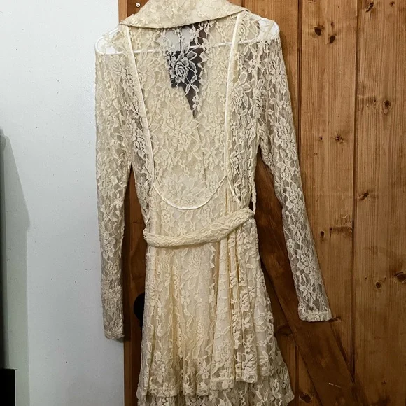 Ryu Lace Jacket in Cream - Picture 2 of 3